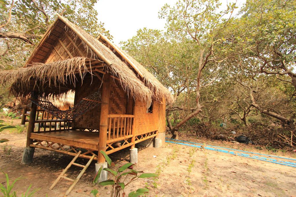 Chalee Tropicana Bungalow Koh Phayam Rum bild